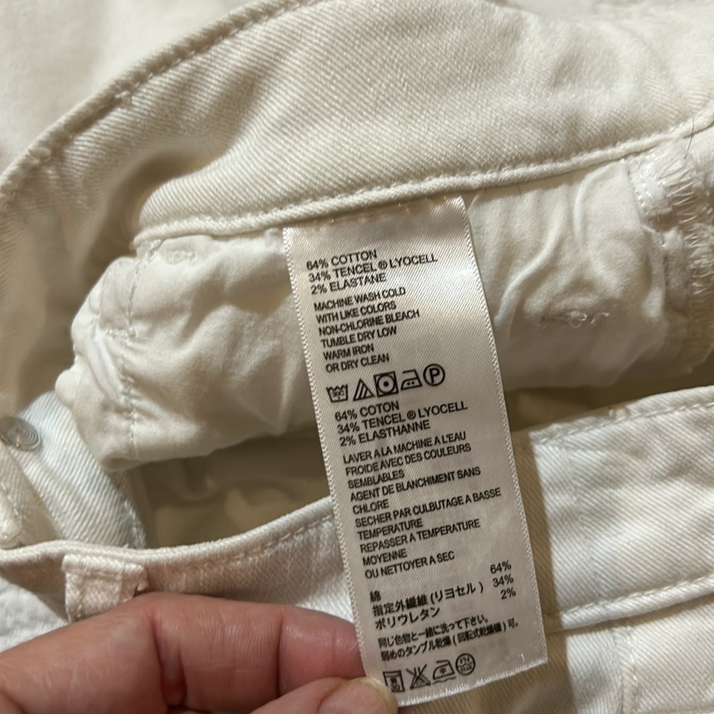 Tommy Bahama crop denim. 0 - Picture 7 of 7